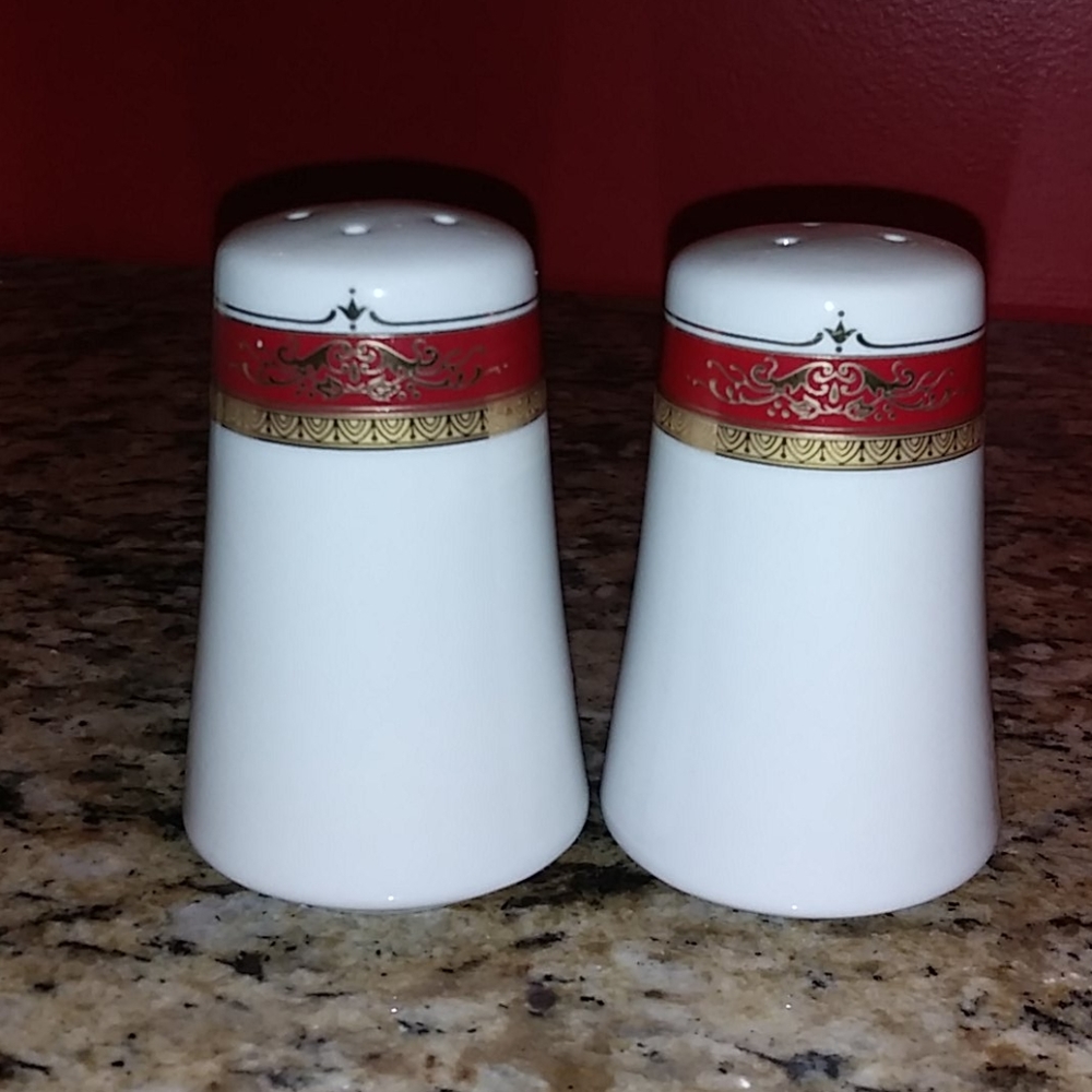 1112 Royal Scotland Salt & Pepper Shakers